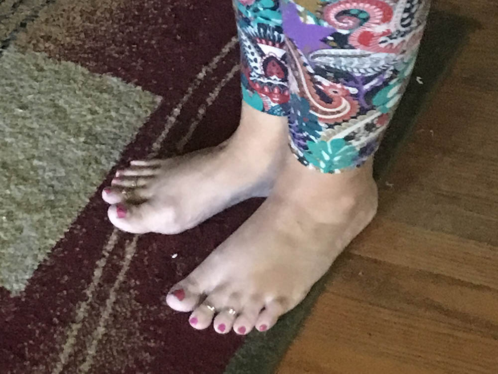 Sexy signora di Bologna cerca uomo feticista dei piedi femminili